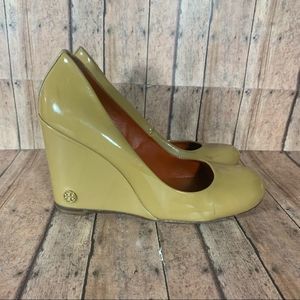 Tory Burch Annelise Tan Patent Leather Wedge | 6.5